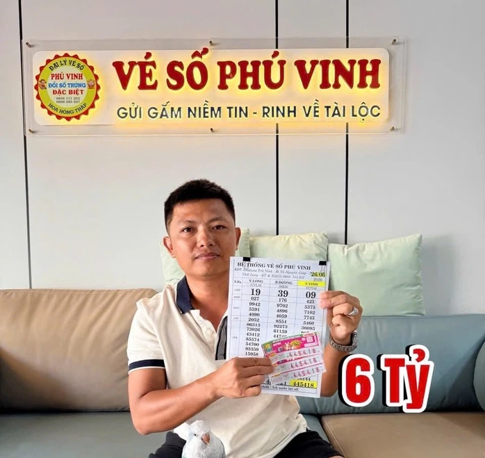 Trúng độc đắc xổ số miền Nam, người đàn ông đưa cả nhà đi đổi thưởng Trúng độc đắc xổ số miền Nam, người đàn ông đưa cả nhà đi đổi thưởng