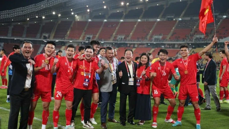 Trung tâm Bóng đá Cộng đồng Hà Nội FC: Bước khởi đầu từ một cam kết với cử tri Trung tâm Bóng đá Cộng đồng Hà Nội FC: Bước khởi đầu từ một cam kết với cử tri