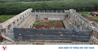 Trung tâm Văn hoá hơn 22 tỷ đồng ở Đắk Lắk bị nứt gãy dầm sàn nghiêm trọng