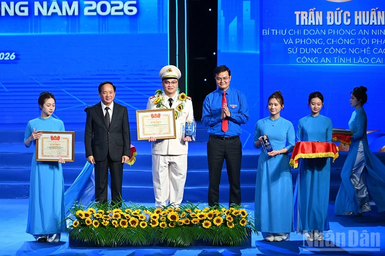 Trung ương Đoàn Thanh niên Cộng sản Hồ Chí Minh đón nhận Huân chương Lao động hạng Nhất Trung ương Đoàn Thanh niên Cộng sản Hồ Chí Minh đón nhận Huân chương Lao động hạng Nhất