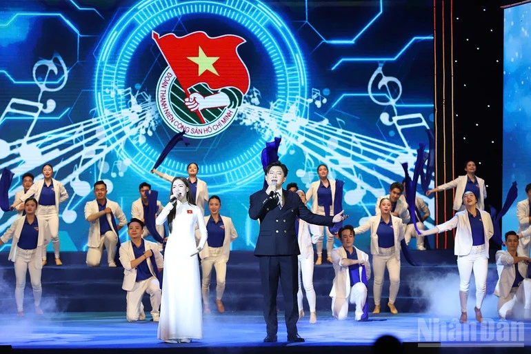 Trung ương Đoàn Thanh niên Cộng sản Hồ Chí Minh đón nhận Huân chương Lao động hạng Nhất Trung ương Đoàn Thanh niên Cộng sản Hồ Chí Minh đón nhận Huân chương Lao động hạng Nhất