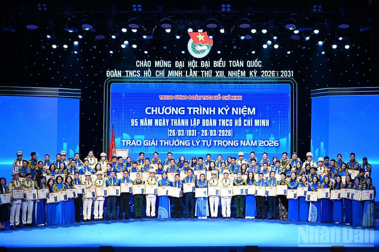 Trung ương Đoàn Thanh niên Cộng sản Hồ Chí Minh đón nhận Huân chương Lao động hạng Nhất Trung ương Đoàn Thanh niên Cộng sản Hồ Chí Minh đón nhận Huân chương Lao động hạng Nhất