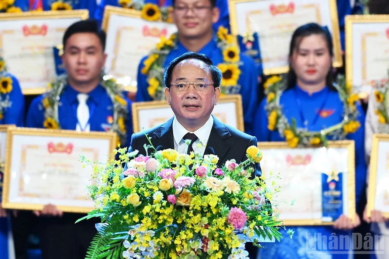 Trung ương Đoàn Thanh niên Cộng sản Hồ Chí Minh đón nhận Huân chương Lao động hạng Nhất Trung ương Đoàn Thanh niên Cộng sản Hồ Chí Minh đón nhận Huân chương Lao động hạng Nhất
