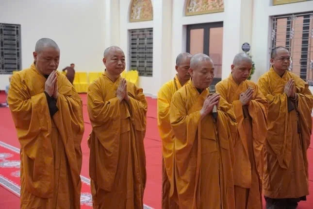 Trung ương GHPGVN cùng các phái đoàn viếng tang Trưởng lão Hòa thượng Thích Thanh Dục