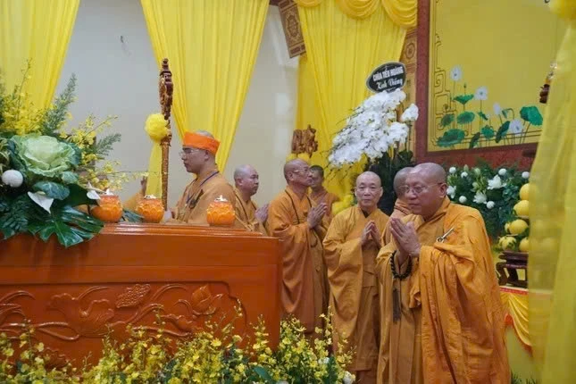 Trung ương GHPGVN cùng các phái đoàn viếng tang Trưởng lão Hòa thượng Thích Thanh Dục
