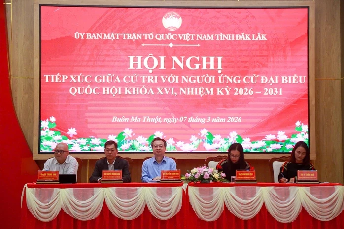 Trưởng Ban Chính sách, chiến lược Trung ương Nguyễn Thanh Nghị tiếp xúc cử tri tại Đắk Lắk Trưởng Ban Chính sách, chiến lược Trung ương Nguyễn Thanh Nghị tiếp xúc cử tri tại Đắk Lắk