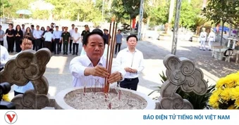 Trưởng Ban Tuyên giáo và Dân vận Trung ương tri ân các gia đình chính sách tại Tuyên Quang