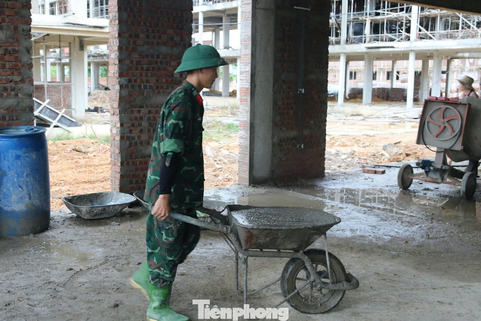 Trường nội trú gần 1.400 học sinh vùng biên Nghệ An rốt ráo về đích