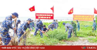 Trường Sa thu gom hơn 2.000 bao rác trong "Ngày Chủ nhật xanh"