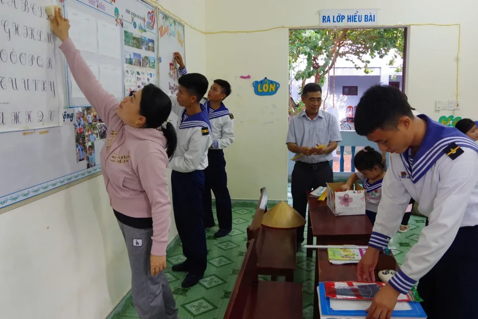 Trường Sa thu gom hơn 2.000 bao rác trong "Ngày Chủ nhật xanh"