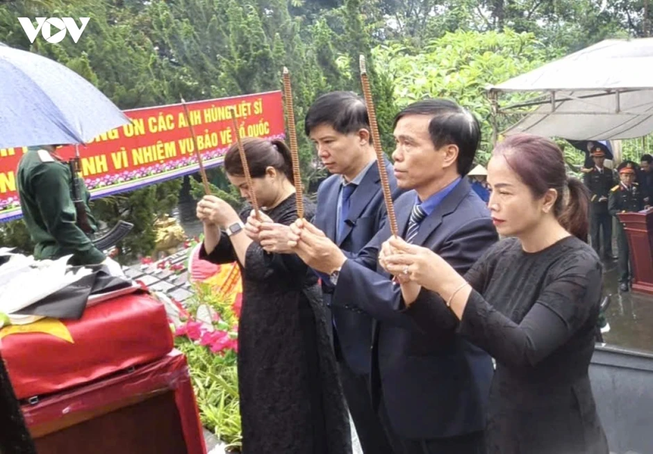 Truy điệu, an táng 10 hài cốt liệt sĩ ở xã Đắk Pék, tỉnh Quảng Ngãi Truy điệu, an táng 10 hài cốt liệt sĩ ở xã Đắk Pék, tỉnh Quảng Ngãi
