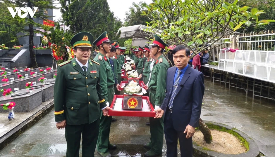 Truy điệu, an táng 10 hài cốt liệt sĩ ở xã Đắk Pék, tỉnh Quảng Ngãi Truy điệu, an táng 10 hài cốt liệt sĩ ở xã Đắk Pék, tỉnh Quảng Ngãi