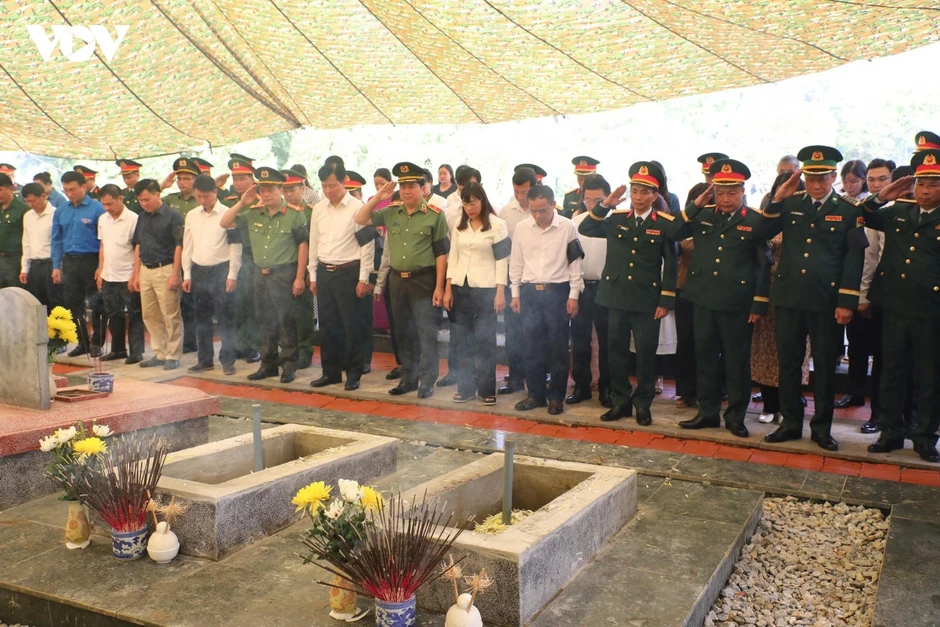 Truy điệu, an táng 2 hài cốt liệt sĩ tại Nghĩa trang liệt sĩ Độc Lập Truy điệu, an táng 2 hài cốt liệt sĩ tại Nghĩa trang liệt sĩ Độc Lập
