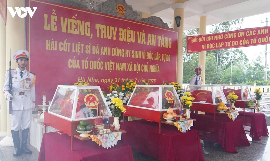 Truy điệu và an táng 4 hài cốt liệt sĩ được tìm thấy tại hang Đá Sập, Đà Nẵng Truy điệu và an táng 4 hài cốt liệt sĩ được tìm thấy tại hang Đá Sập, Đà Nẵng