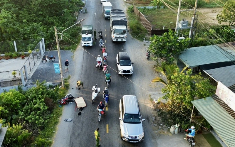 Truy đuổi xe đầu kéo gây tai nạn chết người rồi rời hiện trường Truy đuổi xe đầu kéo gây tai nạn chết người rồi rời hiện trường