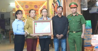 Truy tặng Huân chương Bảo vệ Tổ quốc hạng Ba cho đồng chí Nguyễn Xuân Hải