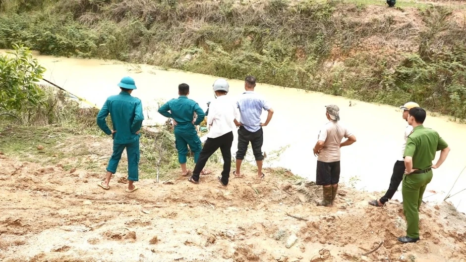 Truy tìm chủ sở hữu máy bơm dưới kênh để hút cát trái phép ở Lâm Đồng Truy tìm chủ sở hữu máy bơm dưới kênh để hút cát trái phép ở Lâm Đồng