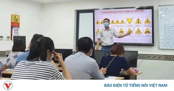 Từ 1/7, học viên có thể tự học lý thuyết lái xe một số hạng bằng