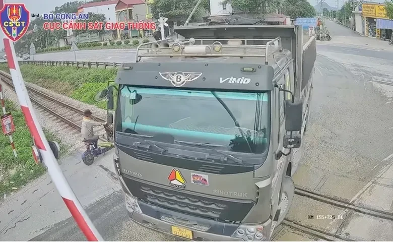 Từ 15/5, ô tô vượt rào chắn đường sắt bị phạt đến 20 triệu đồng