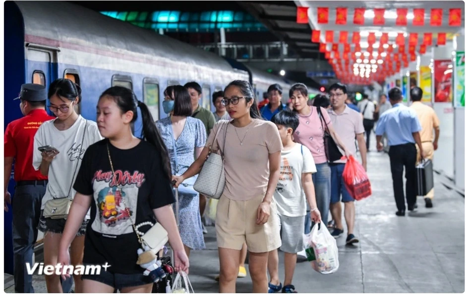 Từ 26/3, giá vé hành khách đi tàu hỏa tăng thêm 3% Từ 26/3, giá vé hành khách đi tàu hỏa tăng thêm 3%