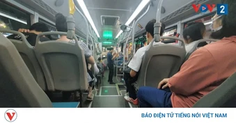 Từ bỏ xe máy sau hơn một tháng đi xe buýt miễn phí
