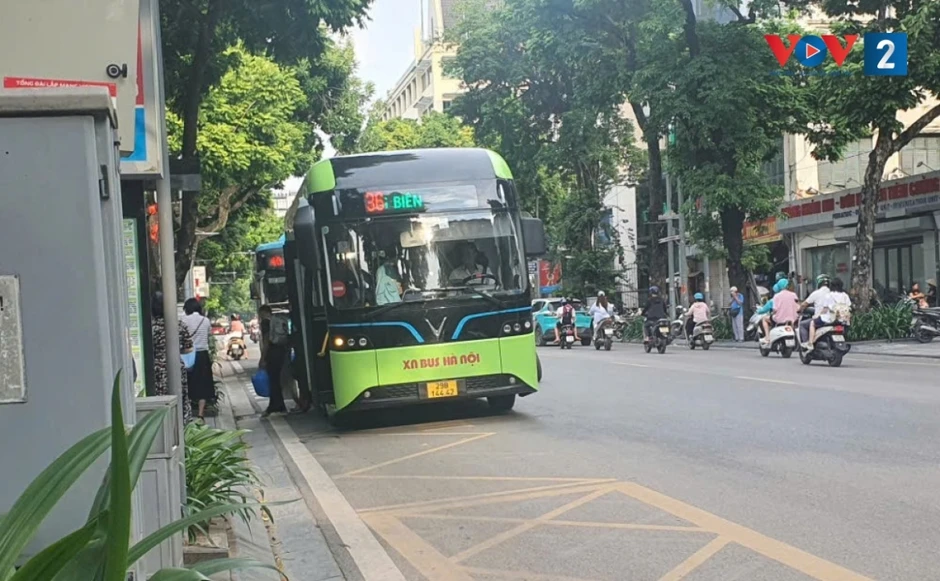 Từ bỏ xe máy sau hơn một tháng đi xe buýt miễn phí Từ bỏ xe máy sau hơn một tháng đi xe buýt miễn phí