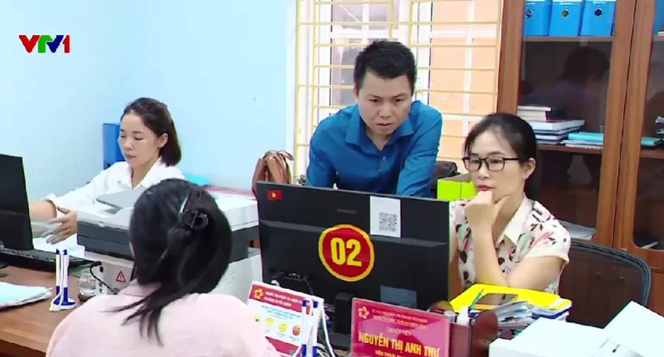 Từ “điều hành bằng kinh nghiệm” sang “điều hành bằng dữ liệu” Từ “điều hành bằng kinh nghiệm” sang “điều hành bằng dữ liệu”