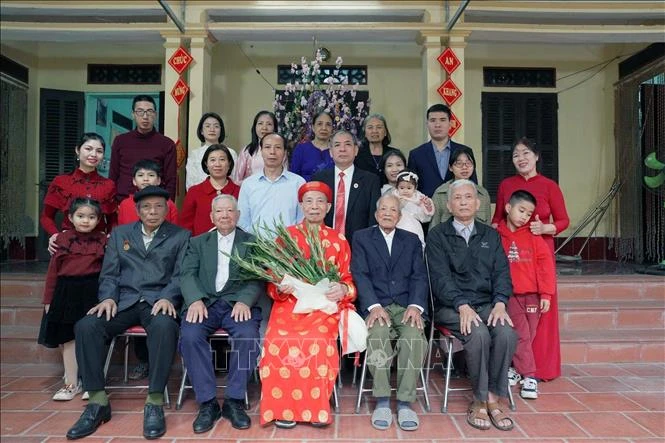 Tự hào gia đình có ba thế hệ là Bộ đội Cụ Hồ
