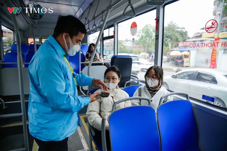 Từ hôm nay (25/6), Hà Nội vận hành vé điện tử liên thông cho xe buýt, metro Từ hôm nay (25/6), Hà Nội vận hành vé điện tử liên thông cho xe buýt, metro