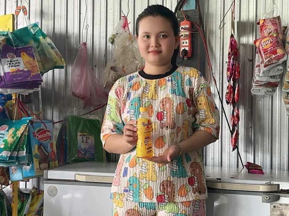 Từ lần trúng 50 triệu đồng của cô chủ quán nhỏ, cả xóm miền Tây hào hứng ‘xé nhãn nhập mã’ sau mỗi lần giải khát Từ lần trúng 50 triệu đồng của cô chủ quán nhỏ, cả xóm miền Tây hào hứng ‘xé nhãn nhập mã’ sau mỗi lần giải khát