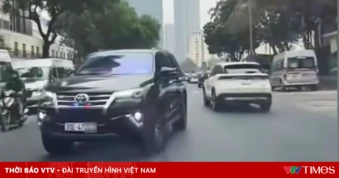 Tự lắp đèn ưu tiên, tài xế ở Hà Nội bị phạt, trừ điểm bằng lái