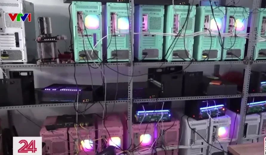 Từ nông trại 2.000 điện thoại đến những “cô gái ảo” giăng bẫy tình trên mạng Từ nông trại 2.000 điện thoại đến những “cô gái ảo” giăng bẫy tình trên mạng