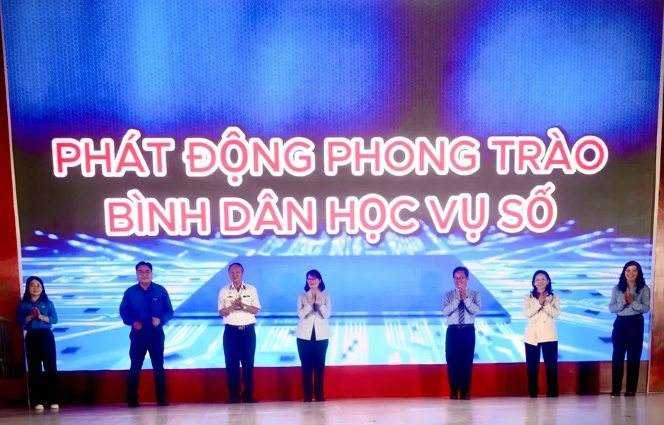 Từ "Bình dân học vụ số" đến bước đột phá về chuyển đổi số Từ "Bình dân học vụ số" đến bước đột phá về chuyển đổi số
