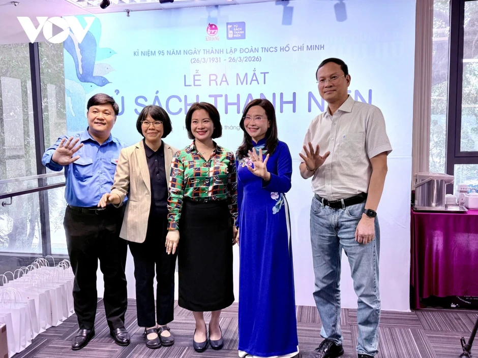 Tủ sách Thanh Niên: Những trang sách chắp cánh khát vọng tuổi trẻ Tủ sách Thanh Niên: Những trang sách chắp cánh khát vọng tuổi trẻ