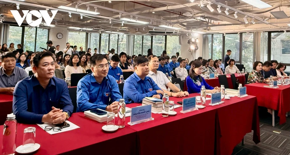 Tủ sách Thanh Niên: Những trang sách chắp cánh khát vọng tuổi trẻ Tủ sách Thanh Niên: Những trang sách chắp cánh khát vọng tuổi trẻ