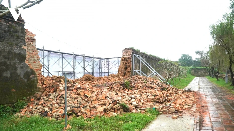 Tu sửa đoạn tường Hoàng thành Huế bị sập Tu sửa đoạn tường Hoàng thành Huế bị sập