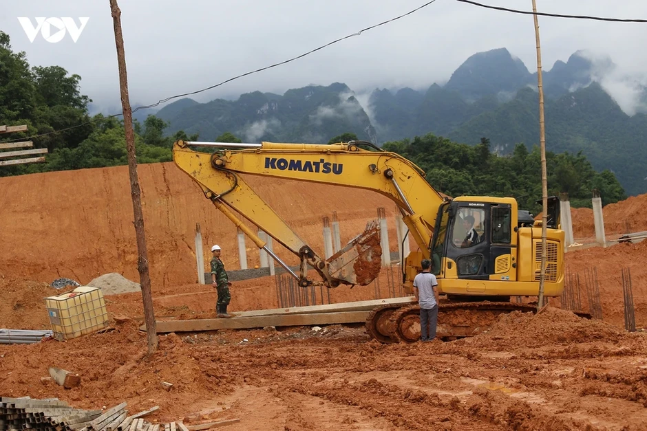 Từ thao trường đến công trường xây dựng trường học Từ thao trường đến công trường xây dựng trường học