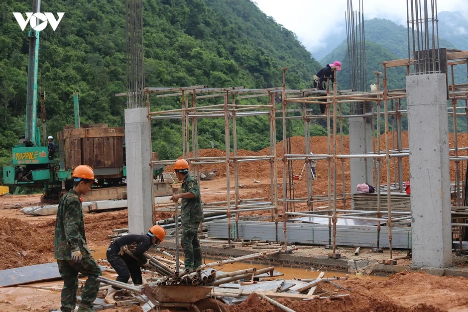 Từ thao trường đến công trường xây dựng trường học Từ thao trường đến công trường xây dựng trường học