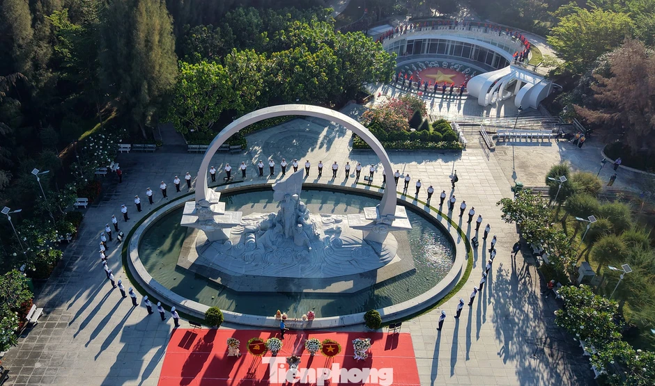 Từ Tượng đài tưởng niệm Chiến sĩ Gạc Ma, những vòng tròn nhân lên lòng yêu nước Từ Tượng đài tưởng niệm Chiến sĩ Gạc Ma, những vòng tròn nhân lên lòng yêu nước