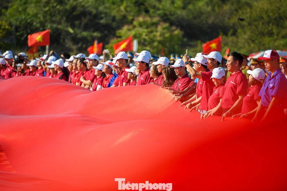 Từ Tượng đài tưởng niệm Chiến sĩ Gạc Ma, những vòng tròn nhân lên lòng yêu nước Từ Tượng đài tưởng niệm Chiến sĩ Gạc Ma, những vòng tròn nhân lên lòng yêu nước
