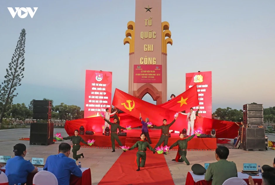 Tuổi trẻ An Giang thắp nến tri ân các Anh hùng liệt sĩ