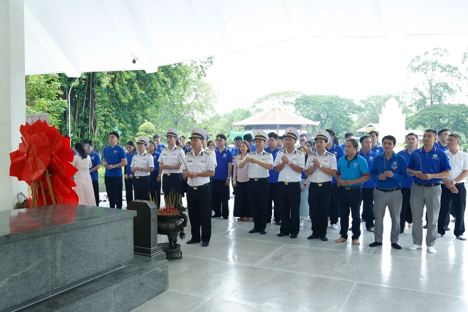 Tuổi trẻ Binh đoàn 20 chung tay chăm lo đời sống nhân dân tỉnh Đồng Tháp Tuổi trẻ Binh đoàn 20 chung tay chăm lo đời sống nhân dân tỉnh Đồng Tháp