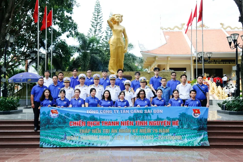 Tuổi trẻ Binh đoàn 20 tri ân các Anh hùng liệt sĩ, người có công tại Long Đất Tuổi trẻ Binh đoàn 20 tri ân các Anh hùng liệt sĩ, người có công tại Long Đất