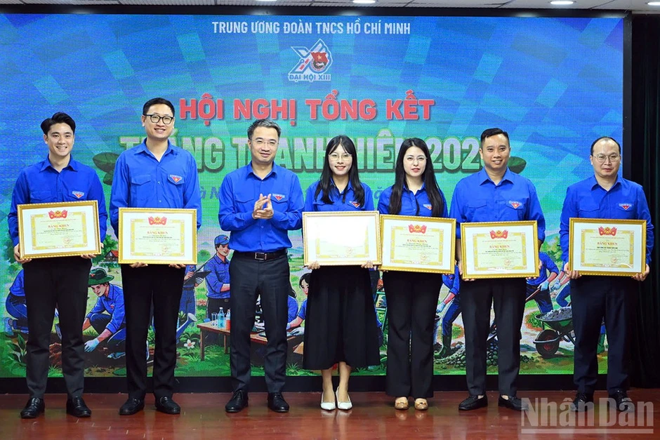 Tuổi trẻ cả nước trồng hơn 5,6 triệu cây xanh trong Tháng Thanh niên 2026 Tuổi trẻ cả nước trồng hơn 5,6 triệu cây xanh trong Tháng Thanh niên 2026