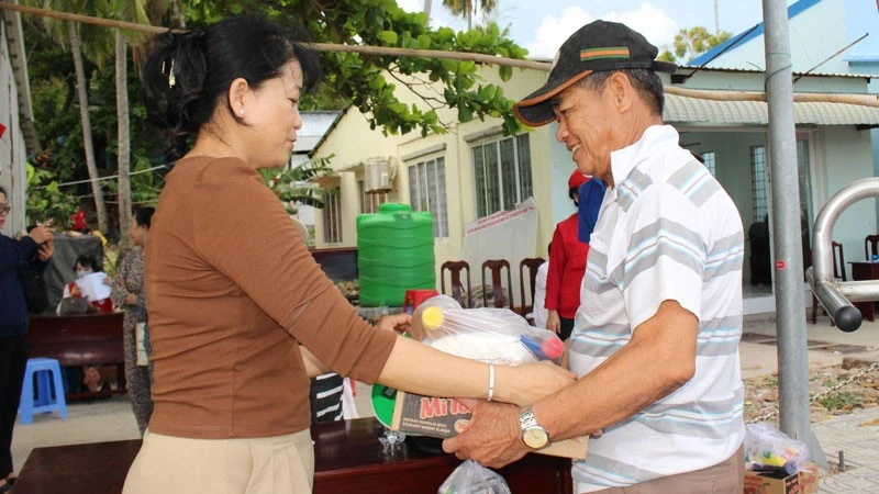 Tuổi trẻ Công an An Giang mang nghĩa tình về với biển đảo Tuổi trẻ Công an An Giang mang nghĩa tình về với biển đảo