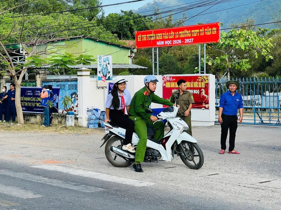 Tuổi trẻ Công an Khánh Hòa triển khai chương trình "Tiếp sức mùa thi" tại 59 điểm thi tuyển sinh lớp 10 Tuổi trẻ Công an Khánh Hòa triển khai chương trình "Tiếp sức mùa thi" tại 59 điểm thi tuyển sinh lớp 10