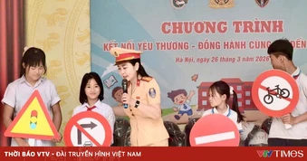 Tuổi trẻ CSGT Thủ đô phổ biến kiến thức an toàn giao thông đến học sinh dân tộc Dao