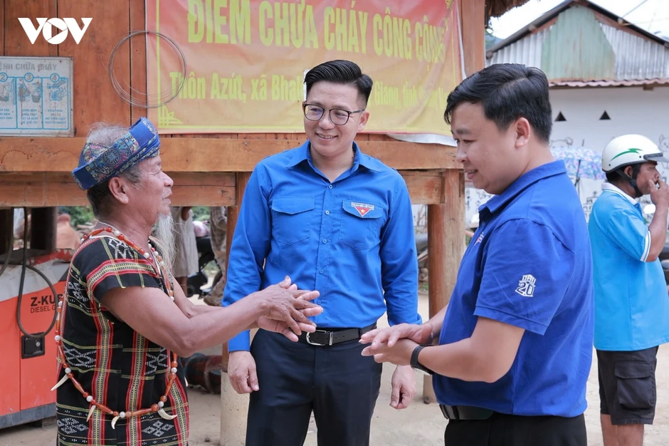 Tuổi trẻ Đà Nẵng hưởng ứng chiến dịch 30 ngày đêm hỗ trợ các xã biên giới Tuổi trẻ Đà Nẵng hưởng ứng chiến dịch 30 ngày đêm hỗ trợ các xã biên giới