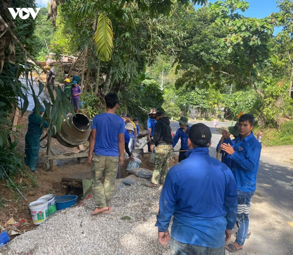 Tuổi trẻ Đà Nẵng hưởng ứng chiến dịch 30 ngày đêm hỗ trợ các xã biên giới Tuổi trẻ Đà Nẵng hưởng ứng chiến dịch 30 ngày đêm hỗ trợ các xã biên giới