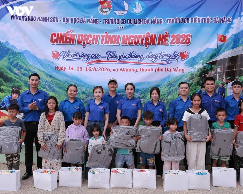 Tuổi trẻ Đà Nẵng hưởng ứng chiến dịch 30 ngày đêm hỗ trợ các xã biên giới Tuổi trẻ Đà Nẵng hưởng ứng chiến dịch 30 ngày đêm hỗ trợ các xã biên giới